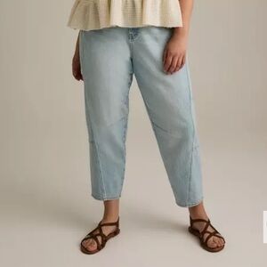 🆕 NWT - high rise barrel jean.